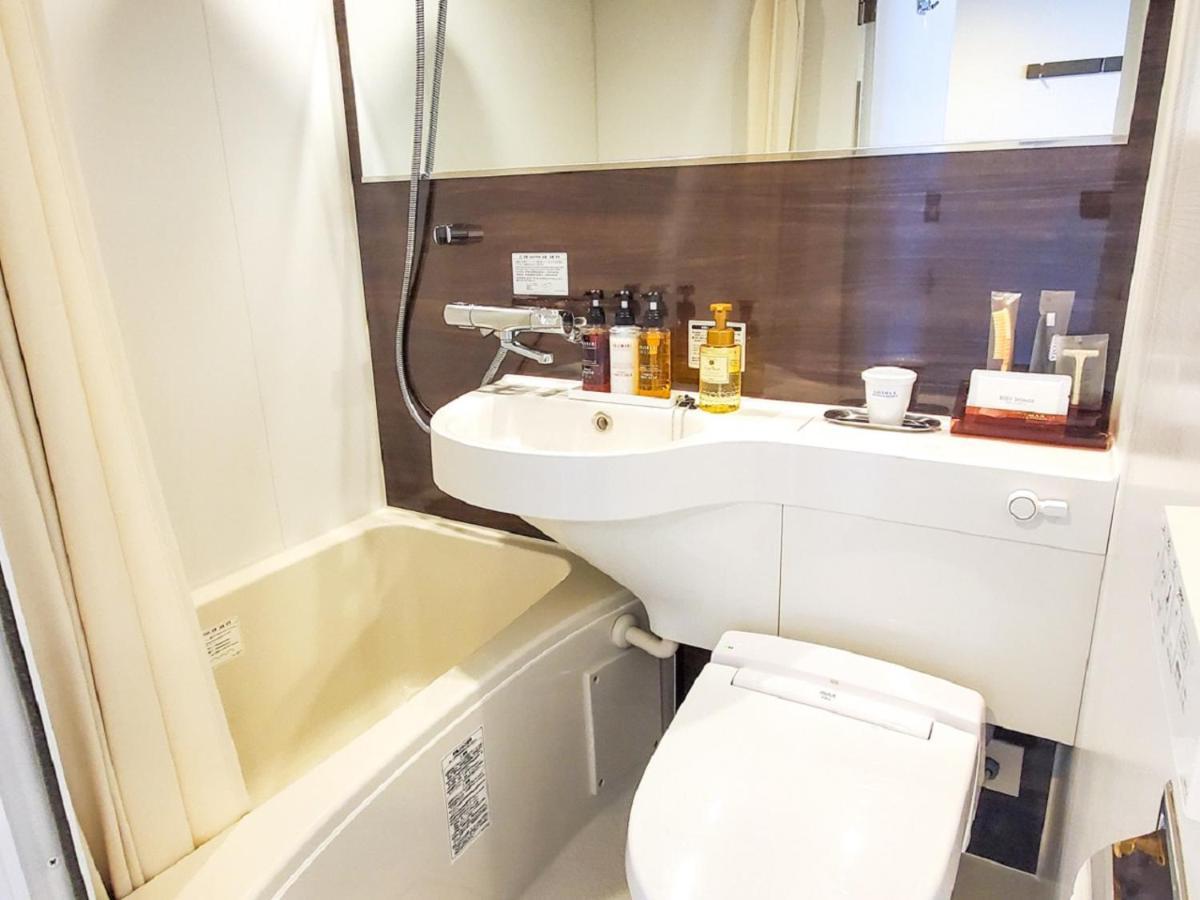 Hotel Livemax Yokohama Stadium Mae Екстер'єр фото